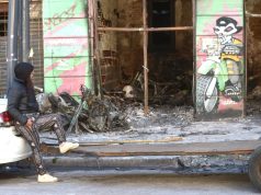 Se incendió un taller mecánico en La Plata y las llamas arrasaron con al menos 20 motos: investigan si fue provocado