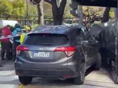 Un triple choque en pleno centro porteño terminó con un herido y una camioneta incrustada dentro de un bar