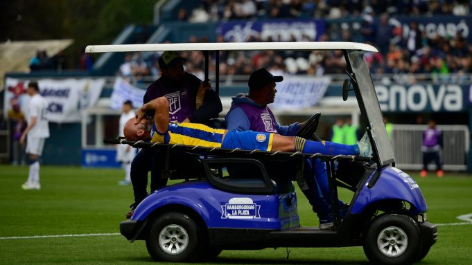 Carlos Quintana sufrió una fractura de tobillo durante la victoria de Rosario Central ante Gimnasia en La Plata