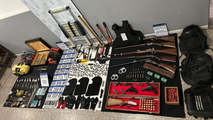Cayó una banda acusada por 12 entraderas en La Plata: el arsenal hallado en el aguantadero donde planeaban los robos