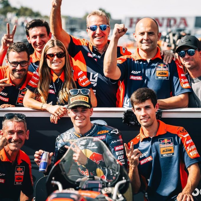 El argentino Valentín Perrone sumó otra actuación destacada en Moto3 y largará segundo en el Gran Premio de Japón