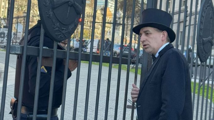 Insólito: el Mago sin Dientes fue a la Casa Rosada y pidió hablar con Javier Milei