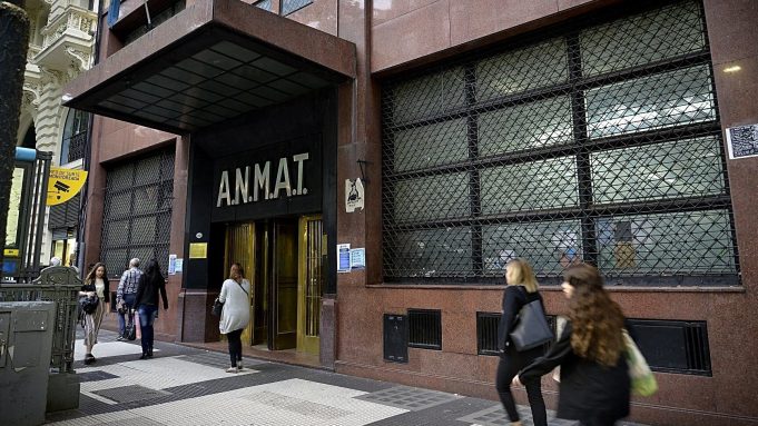 La ANMAT prohibió el uso de una serie de productos para el cabello y diferentes equipos