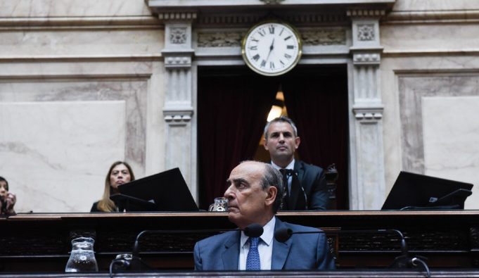 La Casa Rosada activa negociaciones con gobernadores y aliados para frenar el proyecto que limita los DNU de Milei