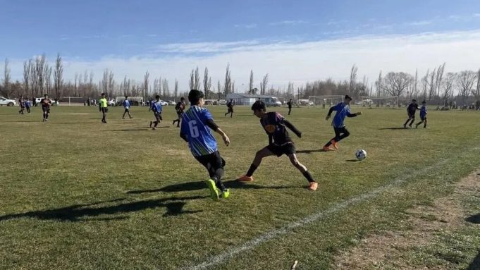 Tragedia en Cipolletti: un nene de 10 años murió tras la caída de un arco en la Isla Jordán