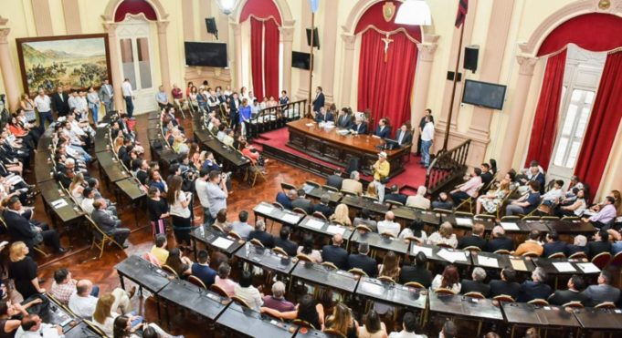 Buscan prohibir el ingreso a los casinos a titulares de planes sociales en Salta