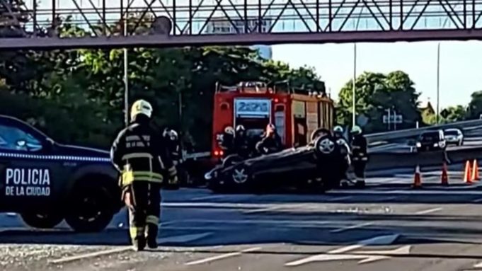 Choque y vuelvo en avenida General Paz: hay al menos dos heridos