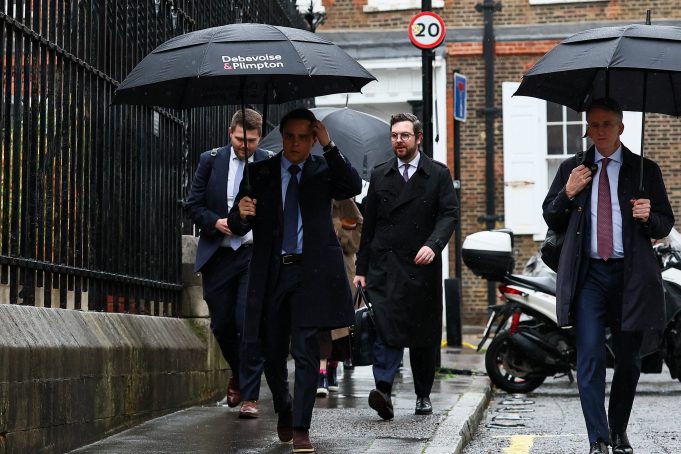 Desafiante respuesta a la ex figura de la Fórmula 1 que reclama el título del 2008 en el juicio por el Crashgate: “Pasa por alto una larga lista de sus errores”