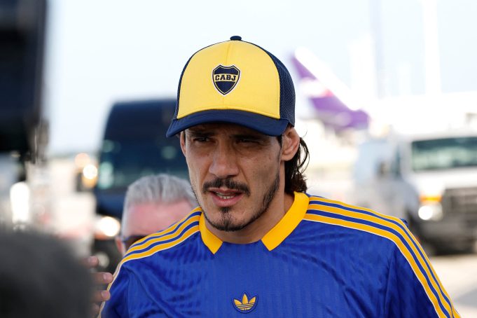 Edinson Cavani encendió la alarma en Boca Juniors: estudios por molestia y posible baja ante Barracas Central