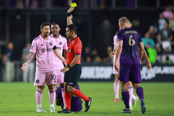 El revolucionario cambio en la intervención del VAR que podría aplicarse a partir de 2026