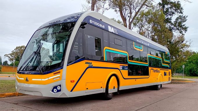 Empezaron las pruebas del Trambus eléctrico, que se suma a las líneas de colectivos de CABA