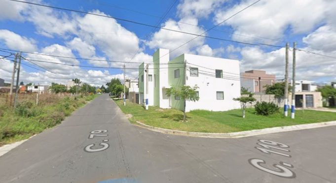 Escapaban de la Policía en un camión robado, chocaron un auto y una nena resultó gravemente herida