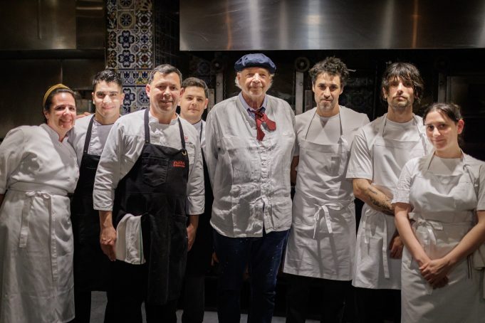 La noche en que Francis Mallmann fusionó dos barrios porteños para cocinar en beneficio de pacientes de transplante hepático