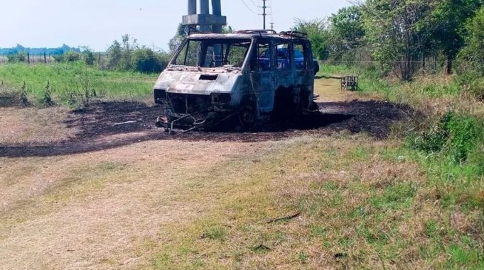 Macabro hallazgo en Santa Fe: encontraron restos óseos dentro de una camioneta completamente incendiada