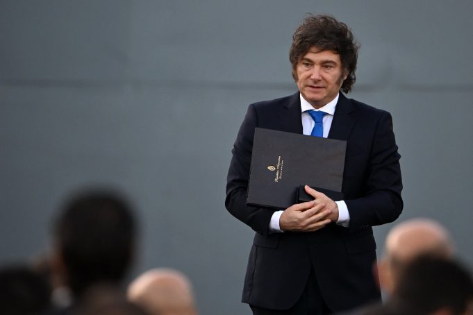 Milei mantiene firme su respaldo a Espert, luego de una semana de incertidumbre económica y política