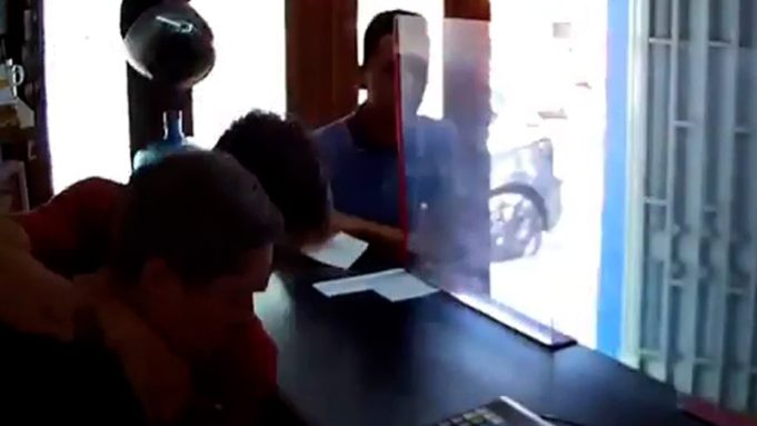 Atraparon a un adolescente por atacar a sillazos a un hombre para robarle en Córdoba y ya son dos los detenidos