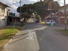 Balearon a un niño de 13 años mientras jugaba en la vereda de su casa en Rosario
