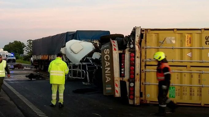 Chocaron de frente dos camiones en la Ruta 9: hay un herido leve