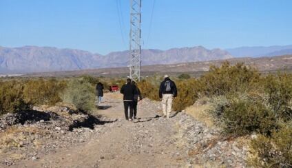Discutió con su pareja, se bajó del auto en medio de la nada y se perdió: lo hallaron luego de 15 horas y deshidratado