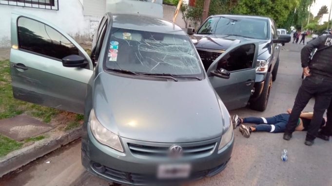 El impactante final de una persecución a dos delincuentes que circulaban en un auto robado