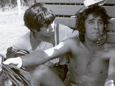 Es una de las fotos más recordadas de la vida de Maradona y detrás esconde una historia trágica y luminosa