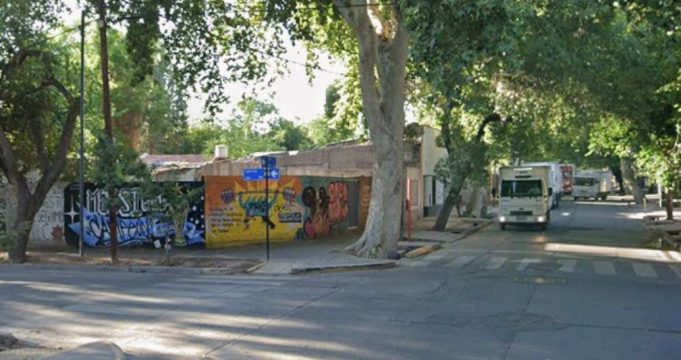 Investigan a dos hermanos por un incendio en Mendoza en el que una mujer sufrió graves heridas tras una pelea