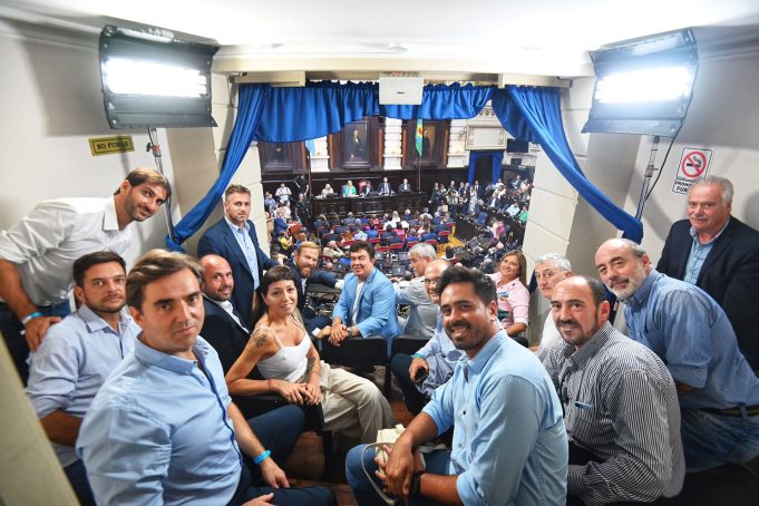 Las reelecciones indefinidas vuelven a meterse en las negociaciones por el Presupuesto bonaerense