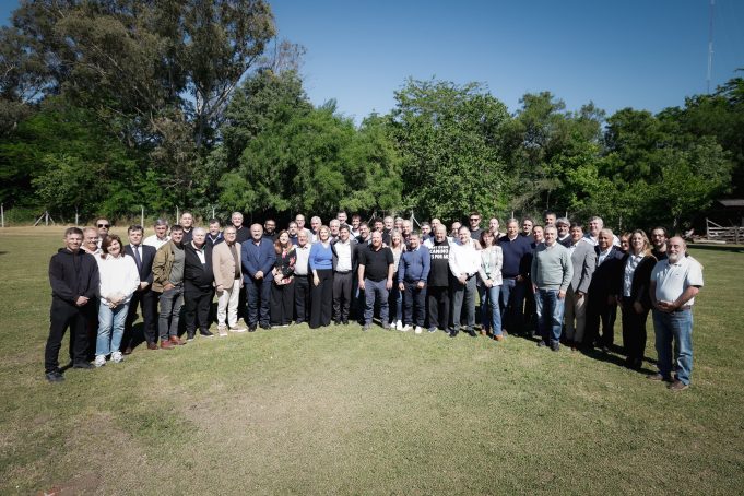 Los intendentes le advirtieron a Kicillof que 80 municipios no podrán pagar aguinaldos sin el endeudamiento