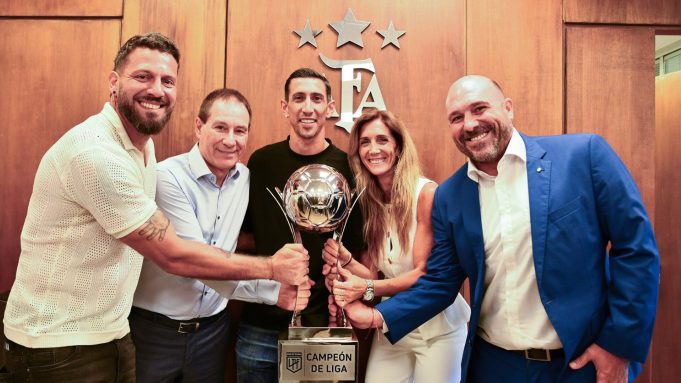 Los videos del multitudinario festejo de Rosario Central por el trofeo de “campeón de Liga”: la desafiante frase de Alejo Véliz