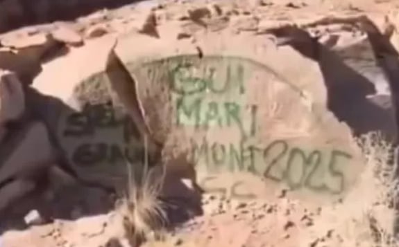 Mendoza: un grupo de ecologistas realizó una limpieza en las rocas de montaña para borrar grafitis