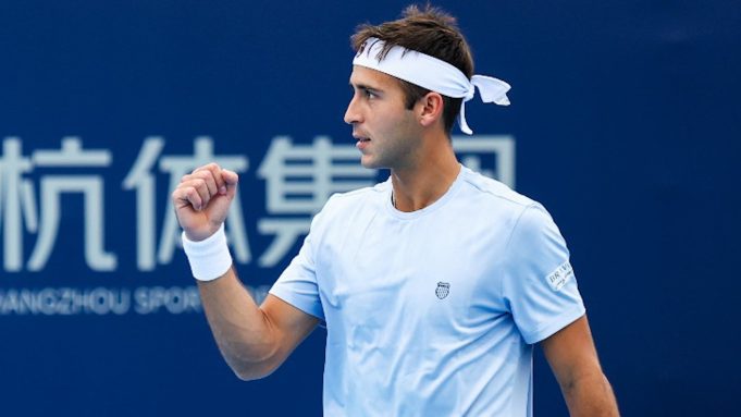 Tomás Etcheverry se estrena en el ATP de Grecia, el torneo que Novak Djokovic mudó por un conflicto político