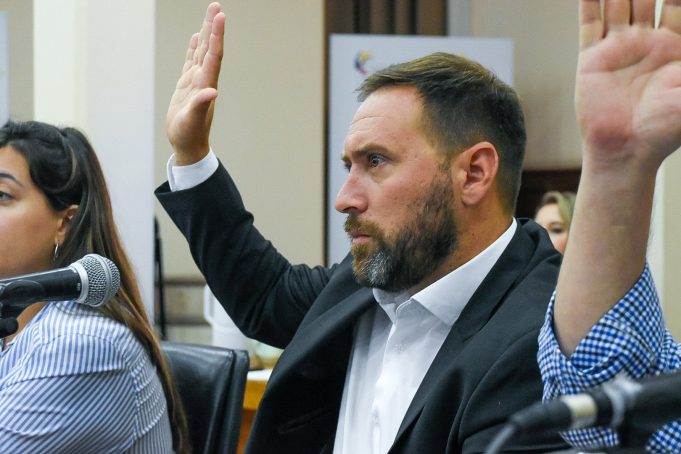 Un concejal de Bahía Blanca se negó a realizar un test de alcoholemia en un control vehicular y luego renunció a su banca