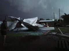 Un fuerte temporal de lluvia, viento y granizo azotó al partido de Bolívar: techos volados y árboles caídos