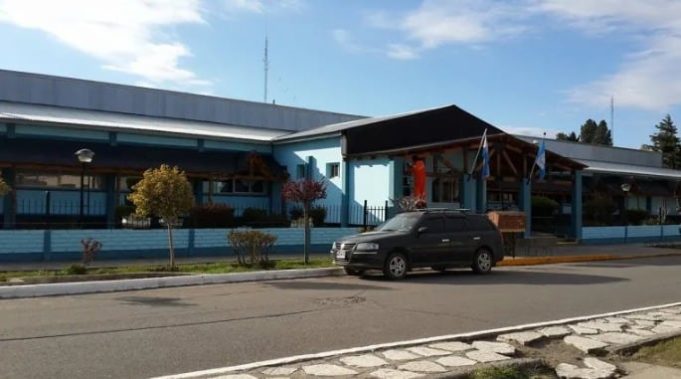 Un nene de dos años se salvó de milagro tras inhalar alcohol puro en un hospital de Neuquén: la madre denunció mala praxis