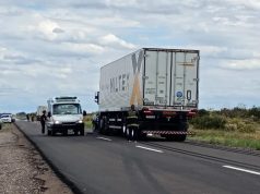 Una camioneta chocó a un camión de atrás, se cruzó de carril e impactó de frente contra otro camión en Mendoza: un muerto