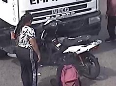 Video: el violento choque frontal entre una moto y un camión en Don Torcuato
