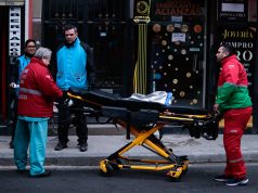 Video: un colectivo dobló en rojo en plena Avenida Lacroze y provocó un fuerte accidente