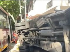 Violento accidente en Almagro: un colectivo de pasajeros chocó con una camioneta, que terminó volcada